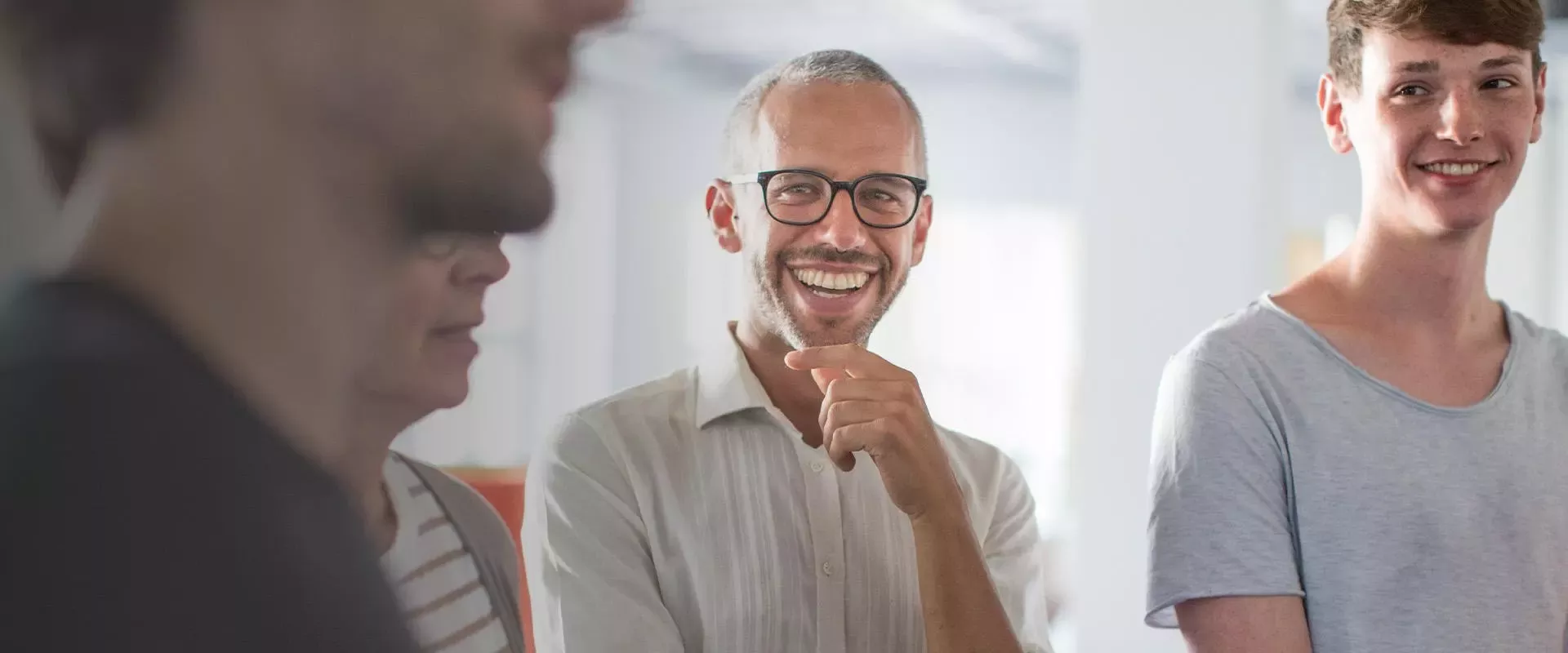 关心员工，关怀社区